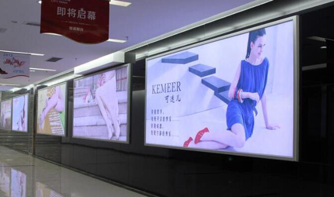 大型拉布燈箱廣告牌畫(huà)面使用什么材料？
