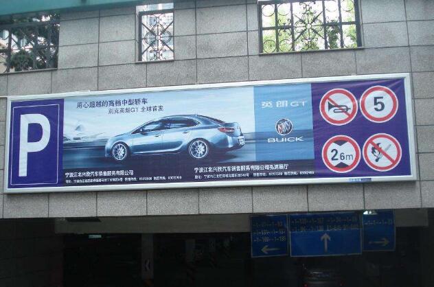 拉布燈箱屬于壹種采用高品質(zhì)鋁合金材質(zhì)設(shè)計制作而成